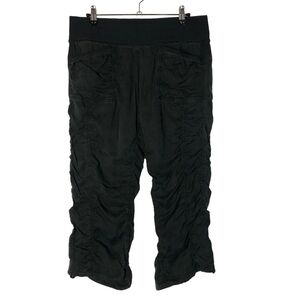 Lululemon Black Ruched Leg Crop Hiking Athletic Pants 8
